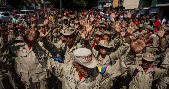 Stany Zjednoczone rozważałyby zniesienie sankcji wobec wysokich rangą wojskowych wenezuelskich, jeśli uznają oni rząd Juana Guaido - podał Reuters.