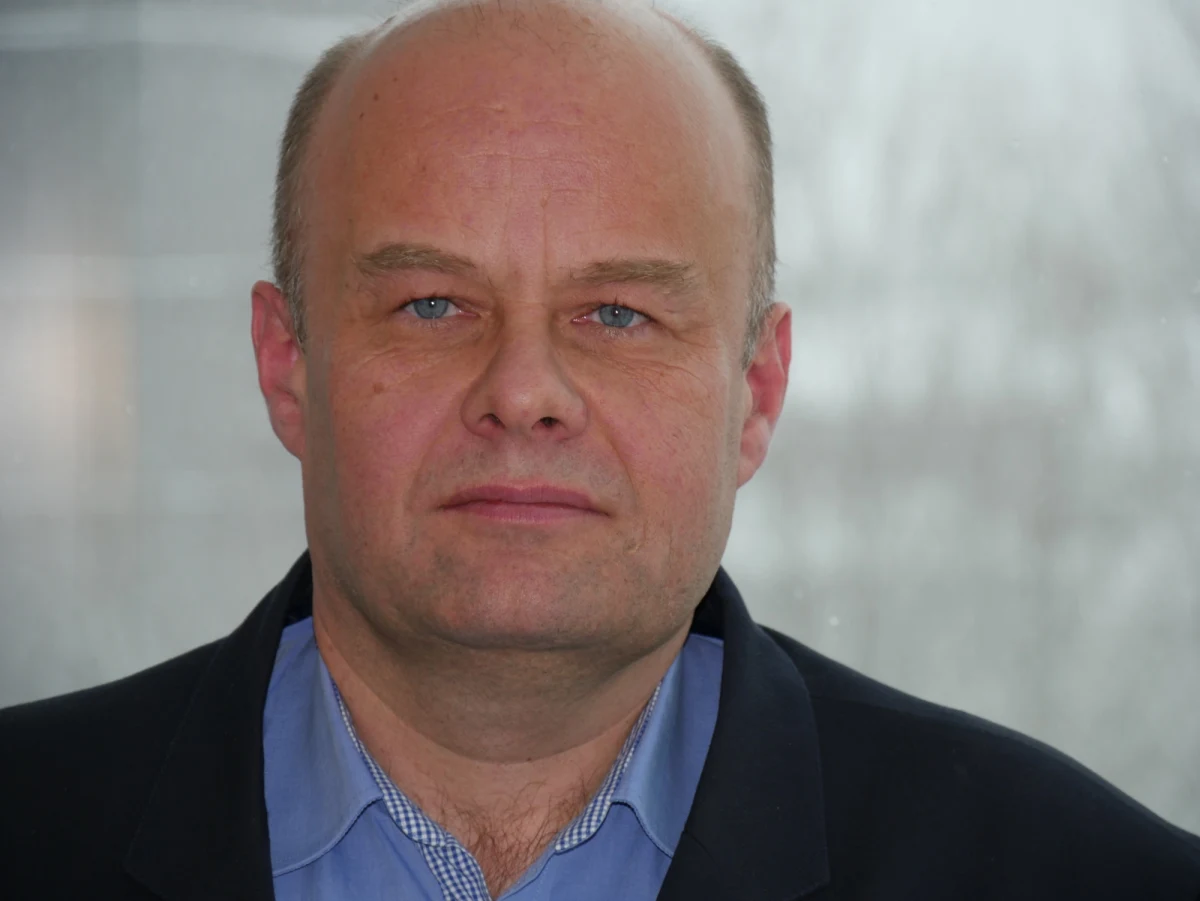 Pieniędzy w polskiej nauce jest wciąż za mało, a są one warunkiem koniecznym cywilizacyjnego rozwoju kraju - mówi RMF FM prof. Zbigniew Błocki, dyrektor Narodowego Centrum Nauki. Zdaniem szefa NCN po okresie inwestowania głównie w infrastrukturę, konieczna jest teraz większa inwestycja w ludzi. W rozmowie z Grzegorzem Jasińskim prof. Błocki podkreśla, że polskie instytucje naukowe muszą być też w większym stopniu skierowane na przyciąganie ludzi z zewnątrz. Jego zdaniem powinny znaleźć sposób ściągania polskich naukowców pracujących za granicą i zatrudniania cudzoziemców. Szef NCN podkreśla też, jak ważna jest mobilność pracowników naukowych, którą być może, do pewnego stopnia, trzeba będzie wymuszać.