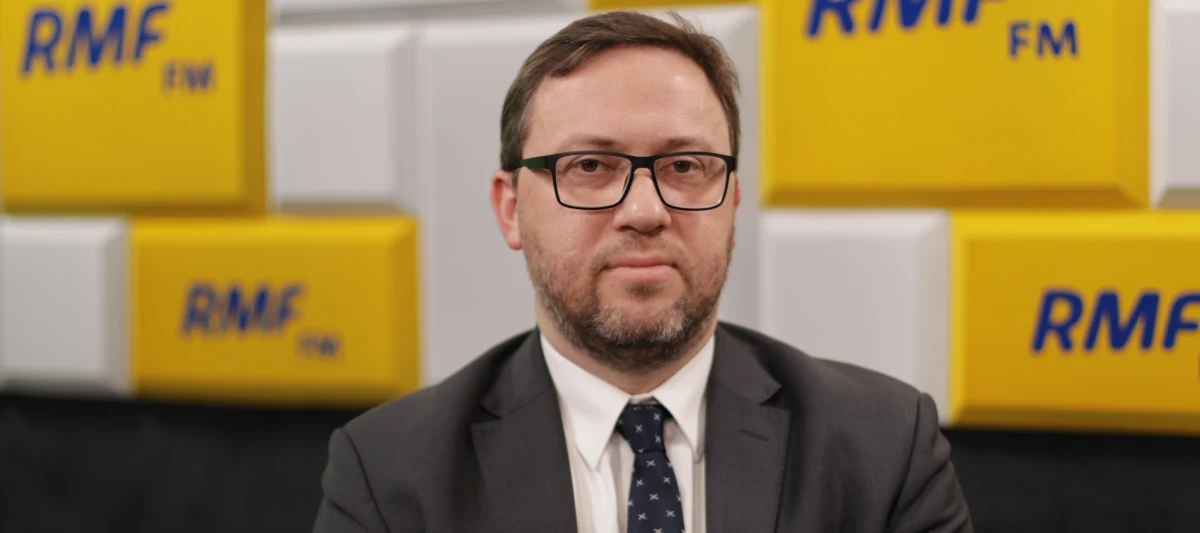 "Amerykanie nie dają nam nic w pakiecie. Nie przystępujemy do tej konferencji z pozycji handlowych. Uważamy, że bezpieczeństwo, stabilizacja Bliskiego Wschodu to jest także nasza sprawa. Chcemy się dołożyć" - stwierdził w Porannej rozmowie w RMF FM Bartosz Cichocki, wiceminister spraw zagranicznych pytany o konferencję dot. Bliskiego Wschodu, która ma się odbyć w Polsce. "Zyskamy uruchomienie procesu, który sprzyjać będzie stabilizacji Bliskiego Wschodu. To jest w naszym interesie. Bliski Wschód z perspektywy Polski to nie jest odległa galaktyka" - dodał. 