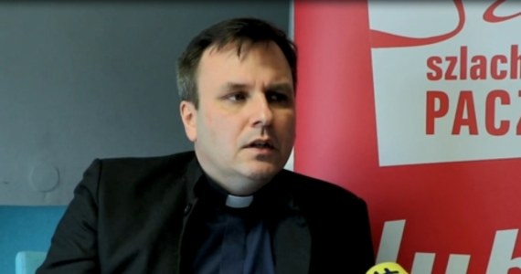 Nowy prezes stowarzyszenia Wiosna ks. Grzegorz Babiarz spotkał się dziś z mediami. Rozmawiał także z reporterem RMF FM. Wątpliwości powstałych po odwołaniu dotychczasowej szefowej Joanny Sadzik nie rozwiał, a wiele pytań pozostawił bez odpowiedzi.  