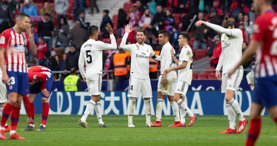 Piłkarze Realu pokonali w derbach Madrytu Atletico 3:1 w 23. kolejce i awansowali na pozycję wicelidera hiszpańskiej ekstraklasy. Mają 45 punktów, o jeden więcej od lokalnego rywala i o pięć mniej od prowadzącej Barcelony, która w niedzielę zagra z Athletic Bilbao.