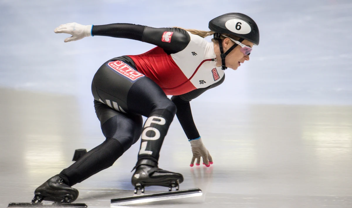 Natalia Maliszewska, która wczoraj była pewna, że jest już zdobywczynią Pucharu Świata w short-tracku na dystansie 500 metrów, musi jeszcze dziś powalczyć, by zapewnić sobie triumf. Okazuje się, że na zapisy regulaminów nie zwrócił uwagi ani sztab naszej zawodniczki, ani Polski Związek Łyżwiarstwa Szybkiego. 