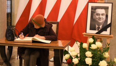 Dera o żałobie narodowej po śmierci Jana Olszewskiego: Będzie dłuższa niż jednodniowa