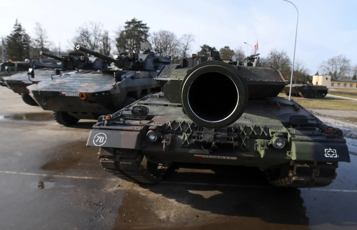 Już za trzy dni polski rząd odpisze z Amerykanami umowę na dostarczenie dla Wojska Polskiego dywizjonu artylerii rakietowej HIMARS. System zapewnia możliwość rażenia celów odległych nawet o 300 km. Za 20 wyrzutni z amunicją zapłacimy 414 mln dolarów.