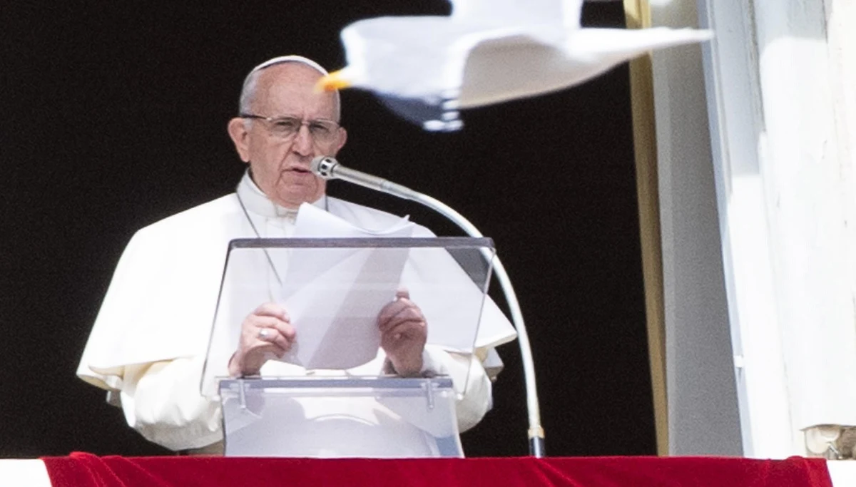 Trzeba bardziej myśleć myśleć o ludziach niż o kapitałach - powiedział papież Franciszek w specjalnym przesłaniu do uczestników rozpoczętego w Dubaju w Zjednoczonych Emiratach Arabskich VII Światowego Szczytu Rządowego.