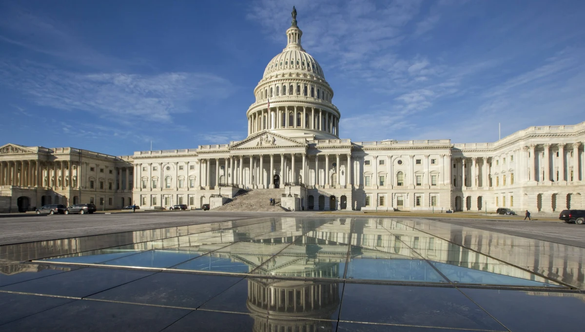 Prowadzone w Kongresie USA rozmowy Demokratów z Republikanami, których celem jest uniknięcie grożącej ponownie w piątek blokady finansowania rządu, są w impasie wskutek sporu wokół zatrzymywania imigrantów - poinformował w niedzielę republikański senator.