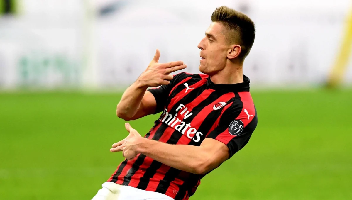 Krzysztof Piątek jest nie do zatrzymania! Polak strzelił kolejnego gola dla Milanu w meczu z Cagliari, podwyższając wynik na 3-0. To oznacza, że w każdym spotkaniu, w którym dotychczas grał od początku w barwach "Rossonerich" wpisał się na listę strzelców. Bravo, bravissimo! Dzięki temu Milan wrócił na czwarte miejsce, zapewniające awans do Ligi Mistrzów.