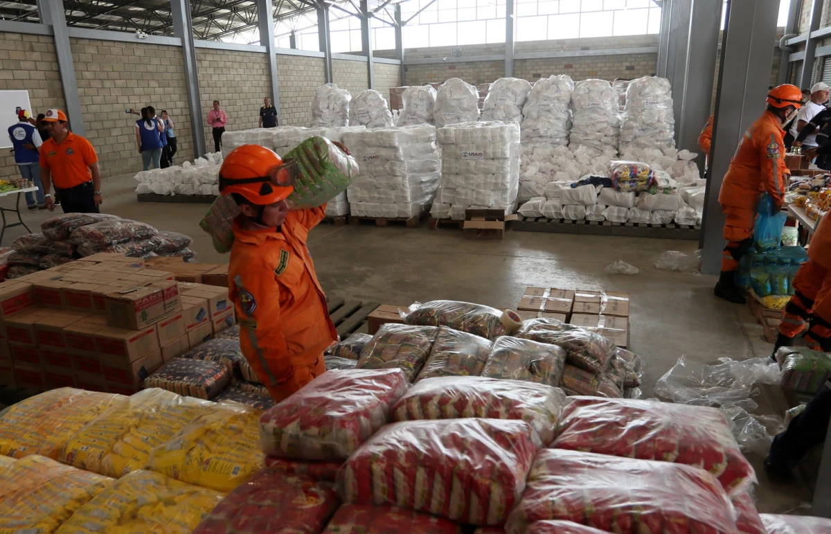 Juan Guaido alarmuje, że mimo jego apeli wenezuelska armia nadal blokuje dostarczenie do kraju zagranicznej pomocy humanitarnej. Żołnierze blokują most na granicy z Kolumbią, gdzie w mieście Cuctuca na wjazd do Wenezueli czeka dziesięć ciężarówek z pomocą. "Tu chodzi ratowanie ludzkiego życia" - podkreśla Guaido.