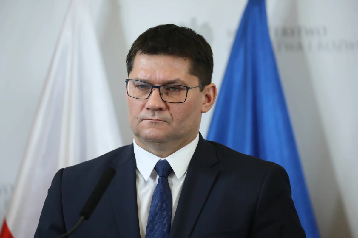 Główny Lekarz Weterynarii Paweł Niemczuk zostanie wkrótce zdymisjonowany – ustaliła nieoficjalnie dziennikarka RMF FM Katarzyna Szymańska-Borginon. Dymisja ma mieć związek ze skandalem dotyczącym nielegalnego uboju bydła.