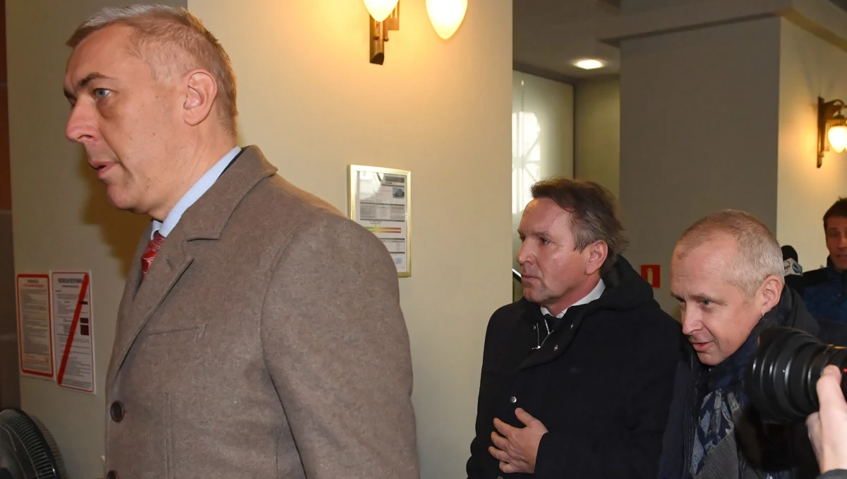 Przesłuchanie austriackiego przedsiębiorcy Geralda Birgfellnera w Prokuraturze Okręgowej w Warszawie zostało przerwane - przekazał jeden z pełnomocników Austriaka mec. Roman Giertych. Jak dodał, w najbliższych dniach ma być ono kontynuowane.