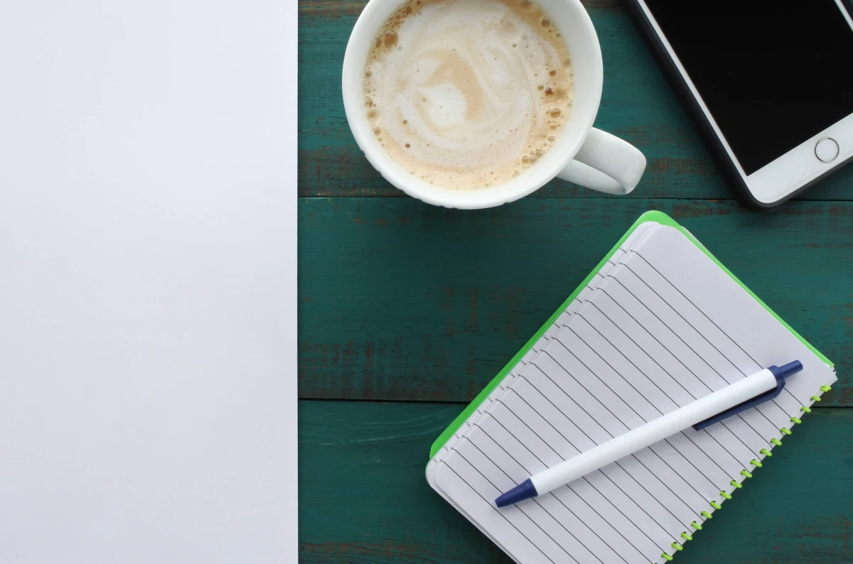 "Paranie się poezją zdziałało cuda dla poprawy mojego samopoczucia" - twierdzi brytyjski nauczyciel… ekonomii. W artykule opublikowanym na stronie www.tes.com Gavin Simpson, wykładowca w szkole w Hertfordshire, przekonuje, że nie tylko tak popularne i lansowane metody jak joga mogą nas wprowadzać w lepszy nastrój. Dobre są również wiersze. Rymy wnoszą wiele dobrego do życia.        