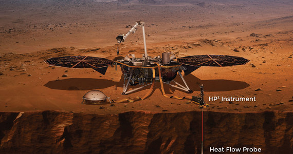 Dziś ważny dzień misji, ale jeszcze nie najważniejszy. Praca polskiego Kreta rozpocznie się kilka dni po ustawieniu instrumentu na powierzchni Czerwonej Planety, po sprawdzeniu stanu całej aparatury - mówi RMF FM dr Jerzy Grygorczuk z firmy Astronika, która zbudowała urządzenie do wbijania się w marsjański grunt. Operację przeniesienia sondy termicznej HP3 z Kretem na pokładzie zaplanowano na dziś rano czasu kalifornijskiego, wieczorem czasu polskiego. NASA opublikowała dziś zdjęcie manipulatora sondy InSight, który złapał już uchwyt instrumentu HP3 i przygotowuje się do wykonania manewru. W rozmowie z Grzegorzem Jasińskim dr Grygorczuk tłumaczy, co nastąpi potem.