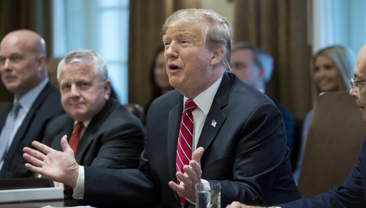 ​Prezydent Donald Trump oświadczył, że nie jest zadowolony z kompromisu finansowego osiągniętego między Partią Republikańską i Partią Demokratyczną w Kongresie, które ma na celu uniknięcie kolejnego zawieszenia funkcjonowania rządu (shutdown), ale na razie wstrzymuje się z jego odrzuceniem.