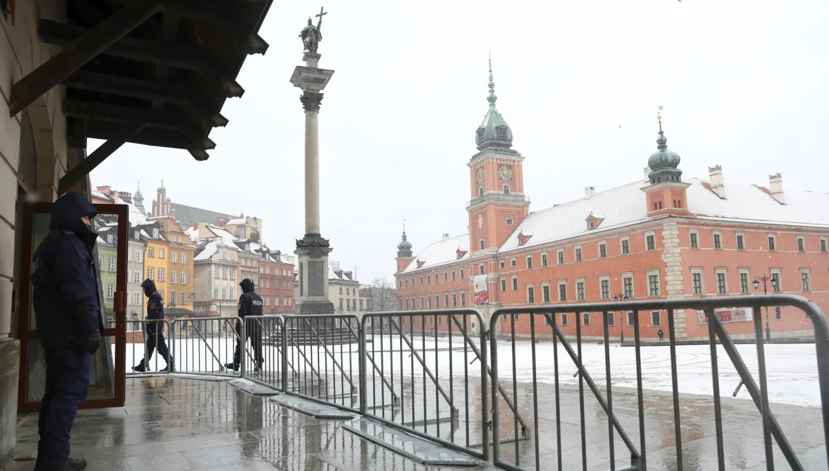 "Decydując się na konferencję w Warszawie polski rząd brał głównie pod uwagę interesy w stosunkach z USA i plany dotyczące zwiększenia bezpieczeństwa Polski" - analizuje w rozmowie z RMF FM, były ambasador w Arabii Saudyjskiej i Iraku Krzysztof Płomiński. Ruszający dziś w stolicy szczyt wzbudził gwałtowny sprzeciw rządu Iranu, który nie został zaproszony na konferencję.