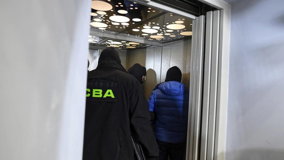 Zarzuty nadużycia uprawnień i niedopełnienia obowiązków, które kosztowało PKN Orlen stratę ponad 3,4 mln złotych, usłyszeli w Prokuraturze Regionalnej w Łodzi dwaj byli dyrektorzy wykonawczy ds. marketingu w spółce Michał S. i Leszek K. Dzień wcześniej zarzut niedopełnienia obowiązków postawiony został byłemu prezesowi koncernu Jackowi K. Chodzi o nieprawidłowe rozliczenie jednego z eventów organizowanych na zlecenie paliwowego giganta. Śledczy wysłali wnioski o tymczasowe aresztowanie podejrzanych. Sąd ma rozpatrzyć je w czwartek.