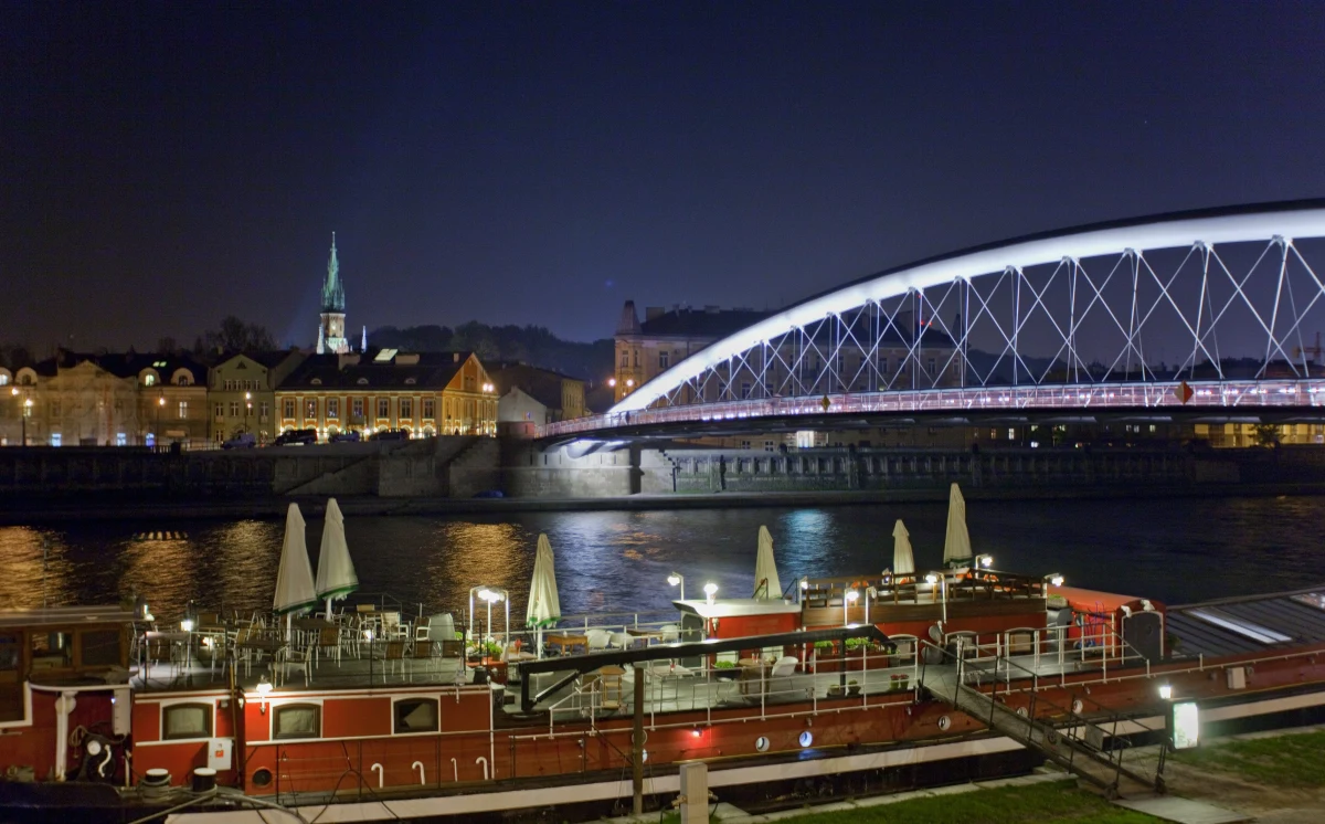Czy wiecie, gdzie jest najbardziej romantyczne miejsce w Polsce? Walentynki już jutro, dlatego czas poznać Wasze zdanie w tym temacie. 