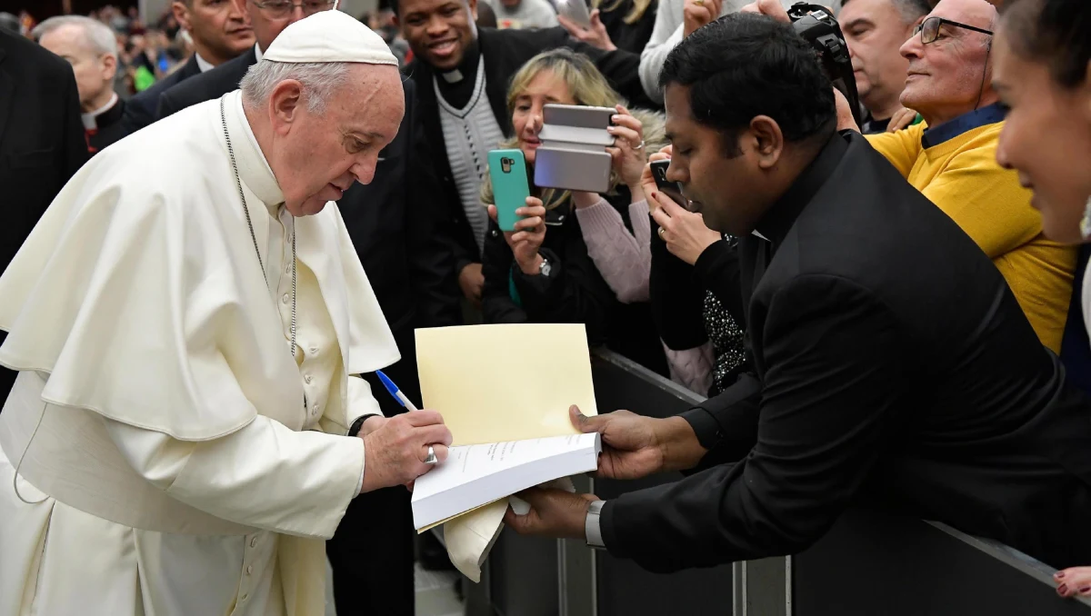 Papież Franciszek w liście wysłanym do Wenezueli do Nicolasa Maduro nazwał go „panem”, a nie prezydentem. Treść listu zrelacjonował w środę dziennik „Corriere della Sera”. Watykan oświadczył, że nie komentuje „prywatnych listów”.