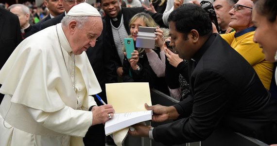 Papież Franciszek w liście wysłanym do Wenezueli do Nicolasa Maduro nazwał go „panem”, a nie prezydentem. Treść listu zrelacjonował w środę dziennik „Corriere della Sera”. Watykan oświadczył, że nie komentuje „prywatnych listów”.