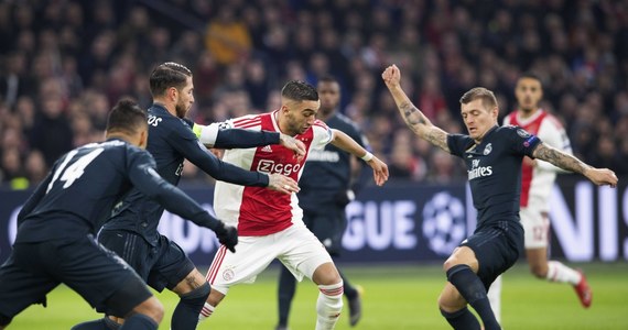 Ajax Amsterdam przegrał z Realem Madryt 1:2 (0:0) w pierwszym meczu 1/8 finału piłkarskiej Ligi Mistrzów. Rewanż 5 marca w stolicy Hiszpanii.