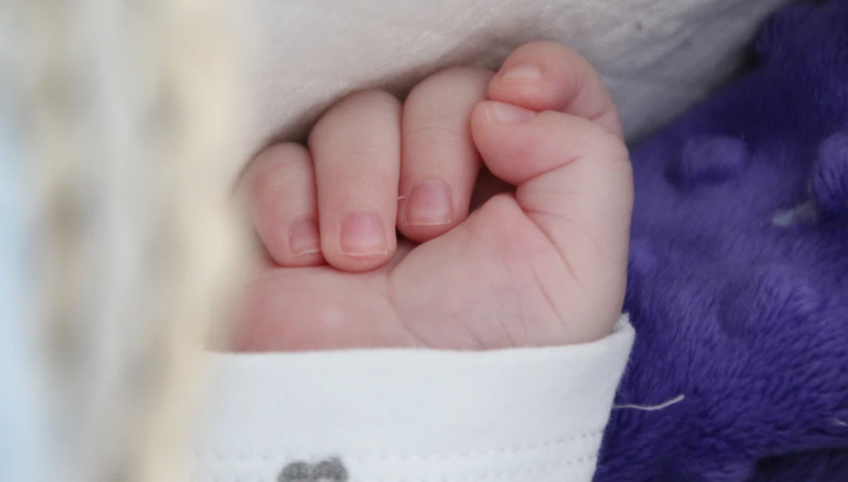 ​Półroczne dziecko z rozciętym łukiem brwiowym trafiło wczoraj w nocy z Bytomia do szpitala w Chorzowie. W sprawie zatrzymano dwie osoby - matkę i jej partnera.