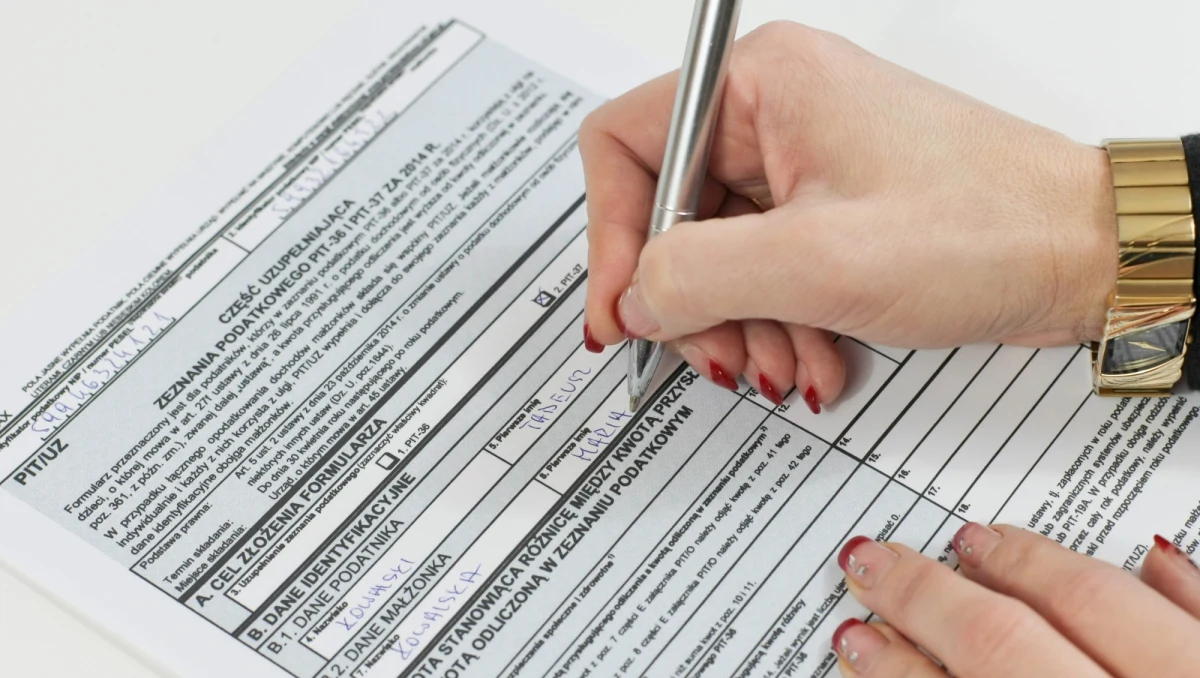 Od 15 lutego na stronie internetowej Ministerstwa Finansów na 23 miliony Polaków czeka już wypełniony PIT, czyli doroczne zeznanie podatkowe. Zdecydowana większość z nas może więc zapomnieć o skomplikowanych wyliczeniach i żmudnym wypełnianiu zeznania podatkowego. 