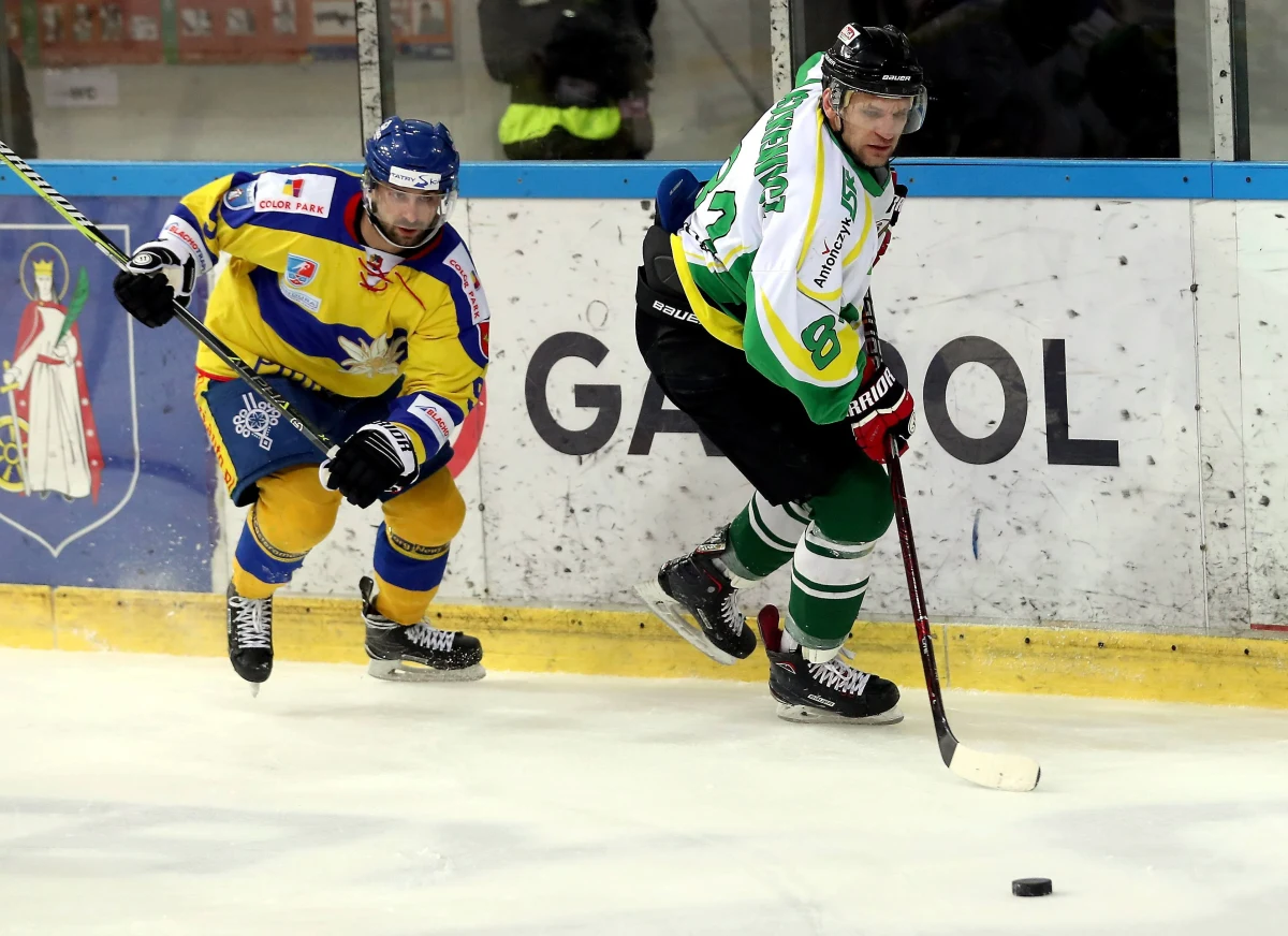 Jutro odbędą się pierwsze mecze ćwierćfinałowe play-offów ligi hokeja. GKS Katowice, który wygrał sezon zasadniczy, zmierzy się z Unią Oświęcim, a JKH GKS Jastrzębie z Cracovią. O Szansach Jastrzębia w ćwierćfinałach, ale też o faworytach do mistrzostwa z byłem hokeistą Leszkiem Laszkiewiczem rozmawiał Wojciech Marczyk z redakcji sportowej RMF FM. 