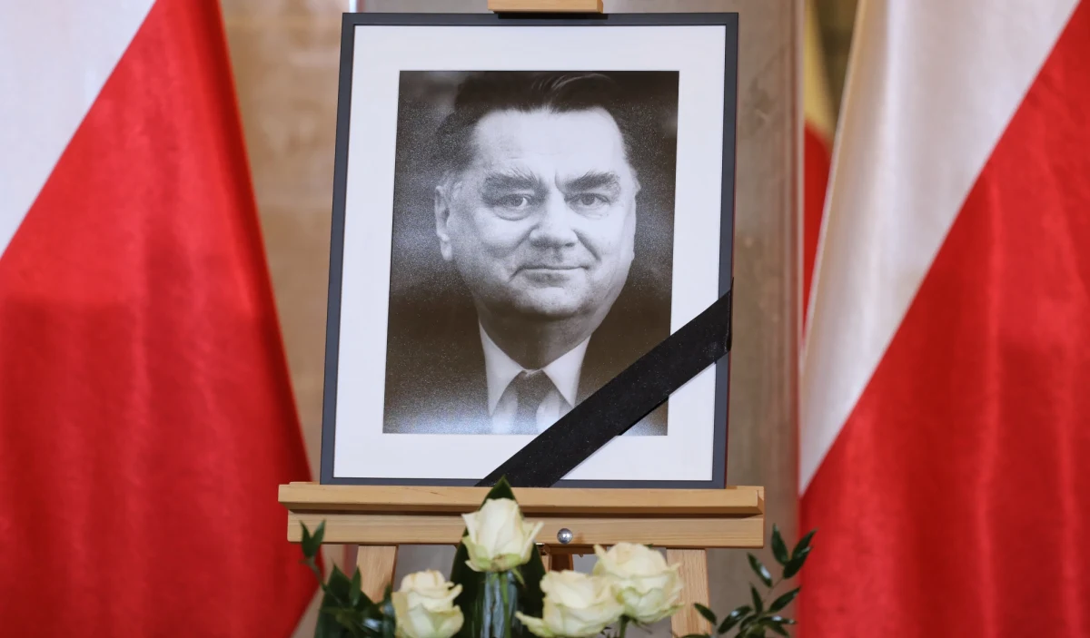 W piątek rozpoczną się uroczystości pogrzebowe byłego premiera Jana Olszewskiego. W związku z tym prezydent Andrzej Duda zarządził żałobę narodową od północy z czwartku na piątek do godz. 19 w sobotę. 