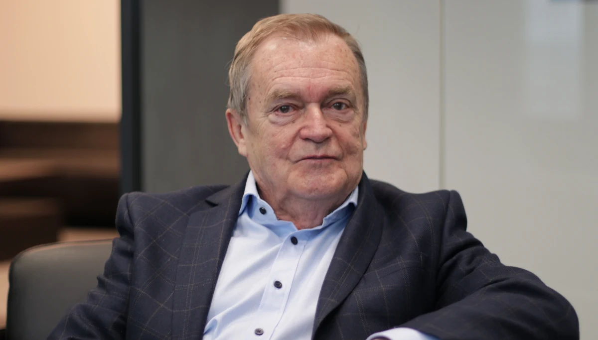 „Poznałem Jana Olszewskiego bardzo dawno. To były czasy początku mojej praktyki zawodowej, zaczynałem jako młody prawnik pracę w prokuraturze. Pracowałem tam przez pięć lat, to były lata 60. Właśnie wtedy poznałem pana mecenasa Jana Olszewskiego. Zadziwiał mnie swoim niesłychanym spokojem, erudycją, a przede wszystkim przeogromną wiedzą prawniczą” – tak o byłym premierze mówił w Porannej rozmowie w RMF FM sędzia Trybunału Konstytucyjnego w stanie spoczynku Wiesław Johann. 