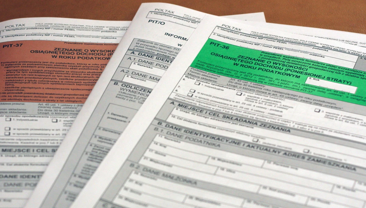 ​Od dzisiaj na stronie internetowej Ministerstwa Finansów na 23 miliony Polaków czekają wypełnione już PIT-y, czyli doroczne zeznania podatkowe. Z ułatwienia postanowiło skorzystać tylu podatników, że serwer... przestał działać. Jest przeciążony.