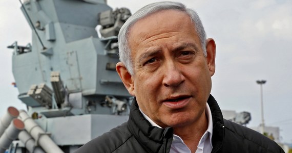 Przyczyną awarii samolotu izraelskiego premiera Benjamina Netanjahu było zderzenie z wózkiem przeciągającym samolot na drogę kołowania - dowiedział się reporter RMF FM. Maszyna z Netanjahu miała wylecieć w nocy, jednak przez usterkę premier Izraela musiał zostać w Warszawie przez kilka dodatkowych godzin.