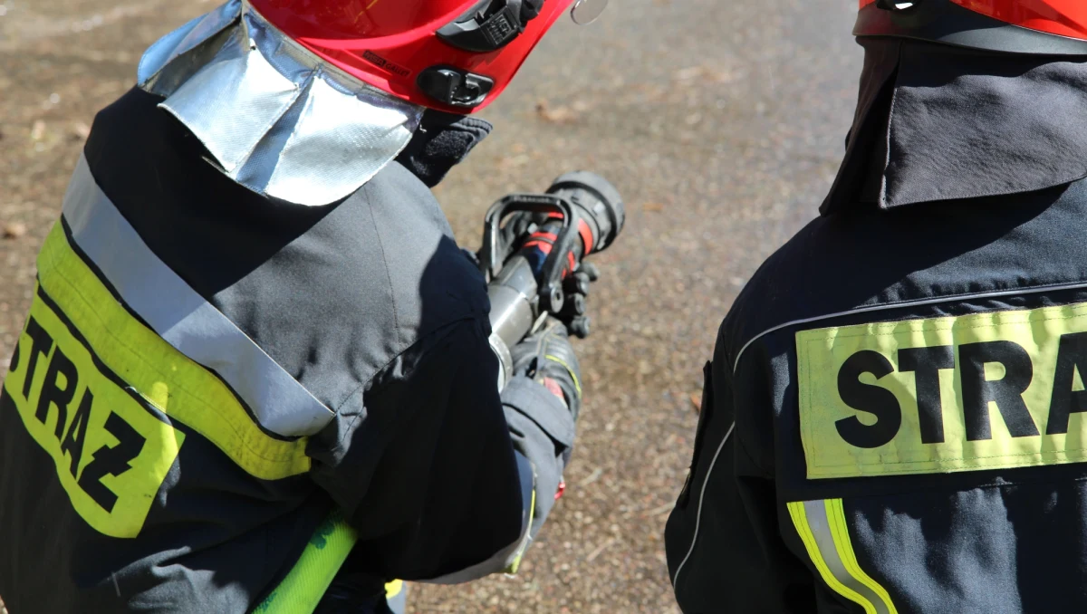 Trzy osoby zginęły w pożarze pustostanu w Szklarskiej Porębie. Ofiary to prawdopodobnie bezdomni.
