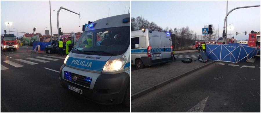 Tragiczny wypadek w Gdyni. Na ul. Chwarznieńskiej osobowa toyota uderzyła w słup sygnalizacji świetlnej. Na miejscu zginęło trzech młodych mężczyzn.