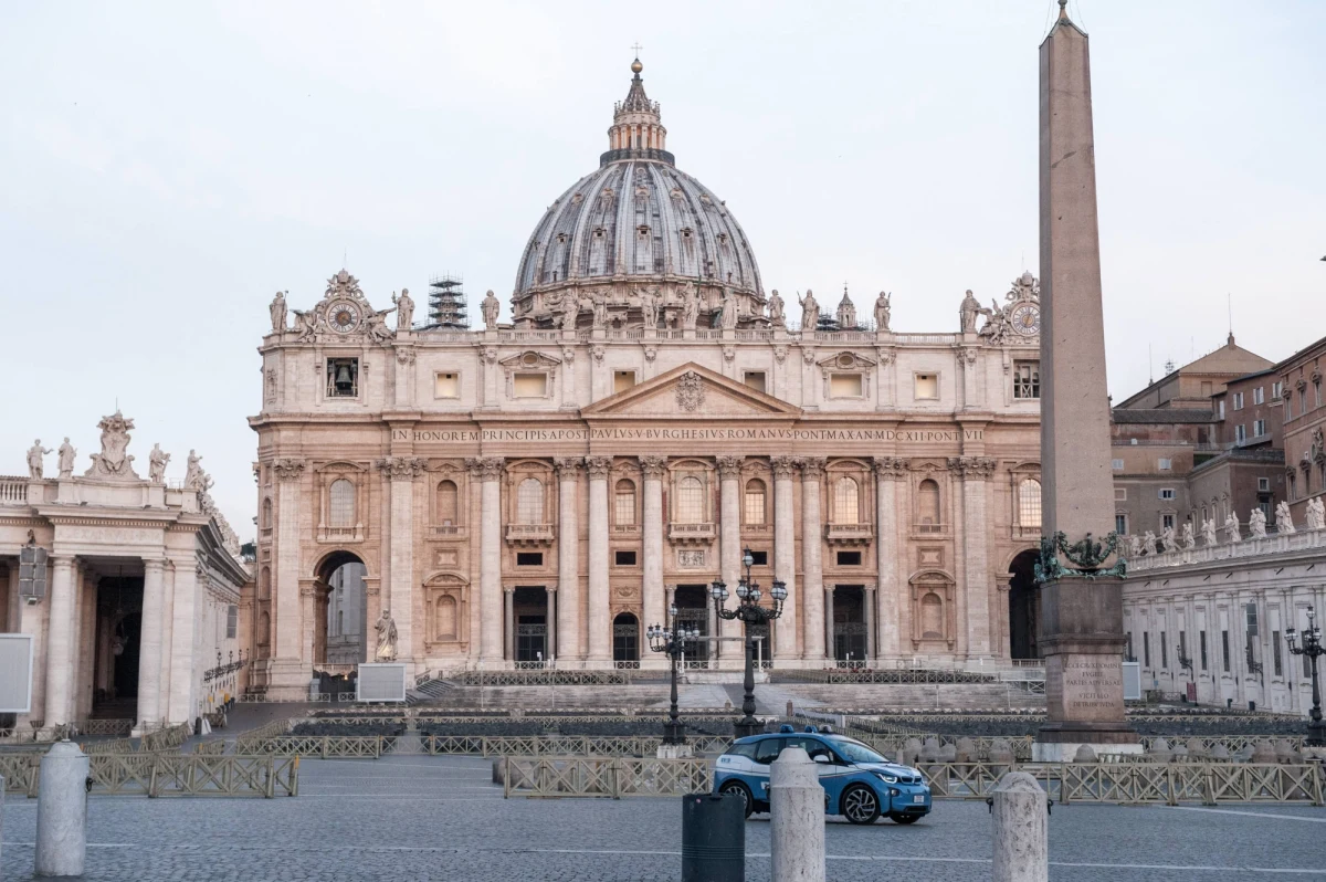 "Papież wydalił ze stanu kapłańskiego emerytowanego arcybiskupa Waszyngtonu Theodore'a Edgara McCarricka" - poinformował Watykan. Arcybiskup został uznany za winnego czynów pedofilii. Sprawę badała m.in. Kongregacja Nauki Wiary. W lipcu ubiegłego roku 
McCarrick przestał być kardynałem, po tym, jak został oskarżony o seksualne molestowanie nieletnich. Dochodziło do tego w latach 70. w Nowym Jorku. Jednym z oskarżycieli jest mężczyzna, który był ministrantem.