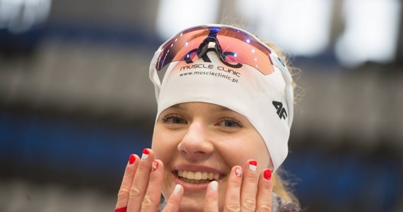 Karolina Bosiek wywalczyła brązowy medal mistrzostw świata juniorów na dystansie 1000 m! To już drugi krążek naszej panczenistki we włoskim Baselga di Pine: w piątek 19-latka zdobyła srebro na 1500 m. W obu konkurencjach triumfowały Holenderki: Michelle de Jong i Femke Kok.
