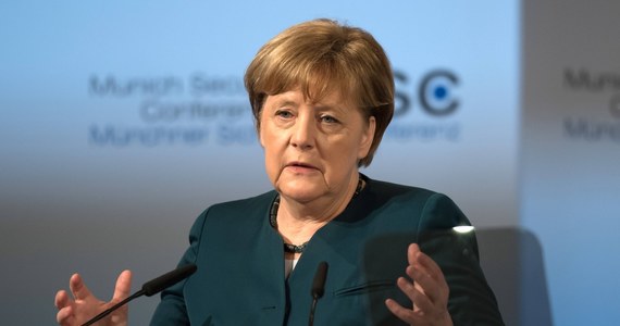 Angela Merkel podczas Monachijskiej Konferencji Bezpieczeństwa (MSC) przyznała, że prowadzona przez Rosję wojna hybrydowa jest odczuwana w Europie, ale ostrzegła przed izolowaniem Moskwy. Ukraina musi pozostać krajem tranzytowym dla rosyjskiego gazu - oświadczyła.
