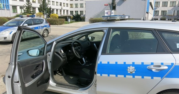Dwóch 17-latków zostało potrąconych przez samochód na przejściu dla pieszych w Bielsku-Białej. Do wypadku doszło w sobotę wieczorem. Audi A3 prowadził 19-latek. 

