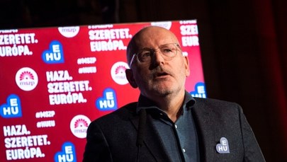 Timmermans ostrzega na Węgrzech przed nacjonalistami. Chcą "kontrolować ludzi przy pomocy strachu"