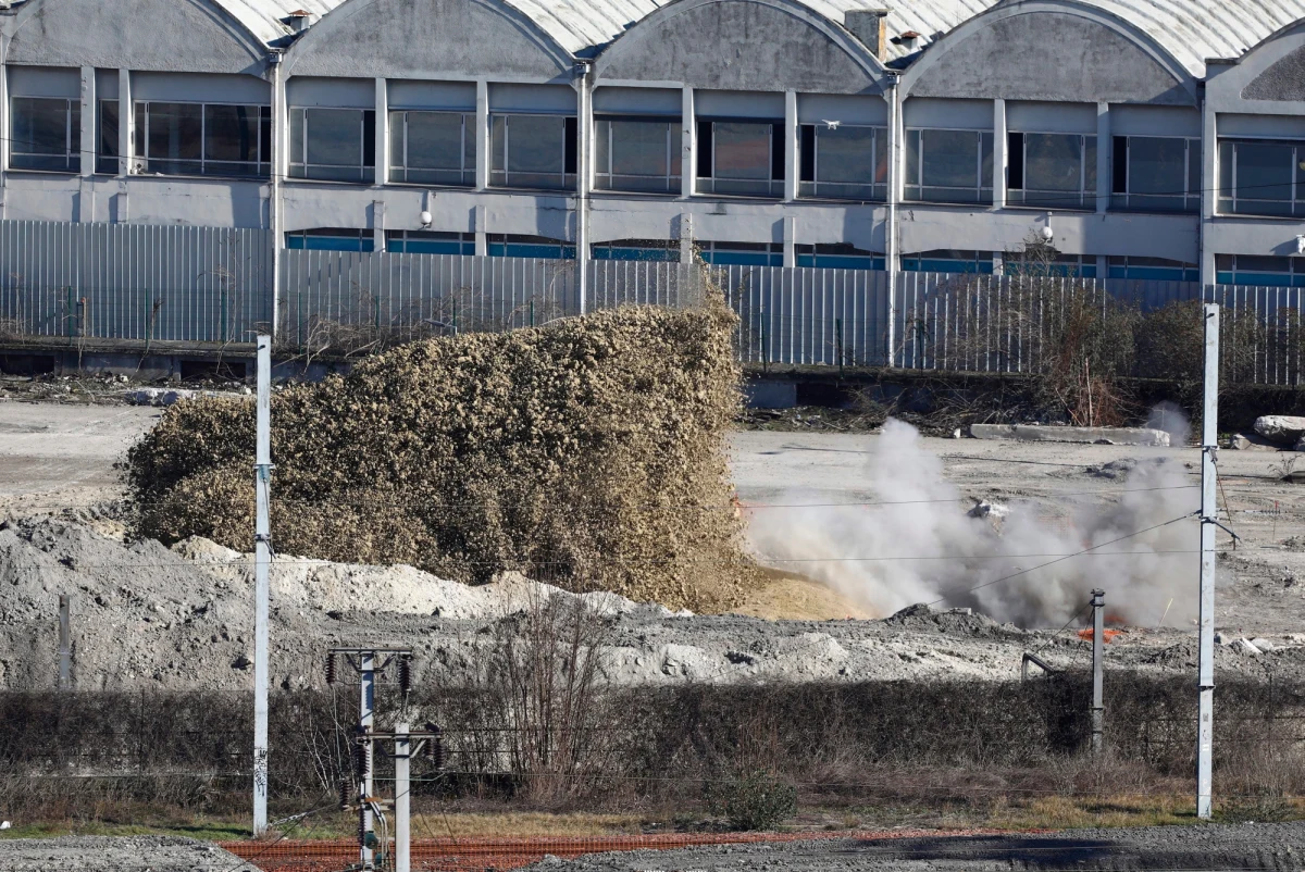 Około 1 800 mieszkańców północnego Paryża i pobliskiego Saint Denis ewakuowano w niedzielę, aby saperzy mogli rozbroić kilkusetkilogramową bombę zrzuconą na teren okupowanej stolicy Francji w kwietniu 1944 roku.