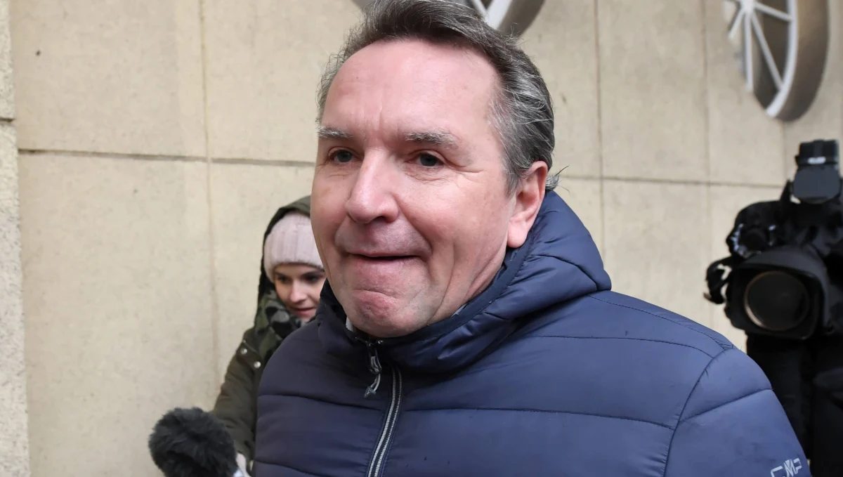 "Gazeta Wyborcza" opublikowała dziś kopię dowodu wypłaty 50 tys. zł, które austriacki biznesmen Gerald Birgfellner miał w centrali PiS przekazać jako zapłatę za podpis księdza z rady fundacji Instytut im. Lecha Kaczyńskiego. 