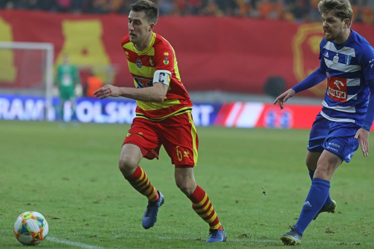 Rzecznik Dyscyplinarny PZPN wszczął postępowanie ws. możliwości popełnienia przez piłkarza Wisły Płock Dominika Furmana przewinienia dyscyplinarnego. Chodzi o zachowanie o charakterze ksenofobicznym wobec Tarasa Romanczuka z Jagiellonii Białystok. Do incydentu miało dojść podczas sobotniego (16 lutego) meczu ekstraklasy, który Jagiellonia wygrała 1:0 po bramce Jakuba Wójcickiego (90+5).