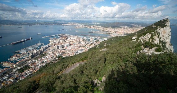 Hiszpański okręt usiłował zmusić statki handlowe do opuszczenia kotwicowisk na brytyjskich wodach w pobliżu Gibraltaru. Odstąpił od tego, gdy pojawiły się tam jednostki brytyjskiej marynarki wojennej.