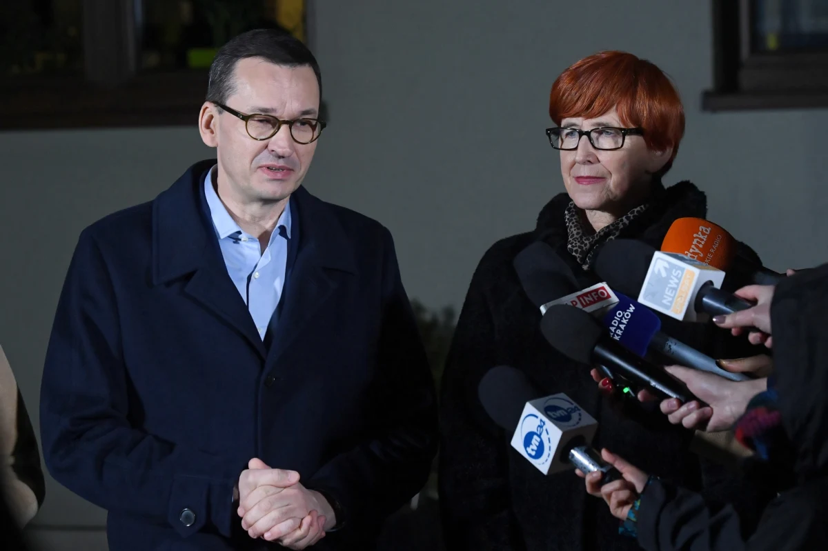 Wyprawka dla uczniów w wysokości 300 zł regulowana ustawowo i dalsze prace nad projektem ustawy o dostępności to zapowiedzi, które pojawiły się podczas objazdu premiera Mateusza Morawieckiego po trzech województwach w związku z tzw. 300 dniami "piątki Morawieckiego".