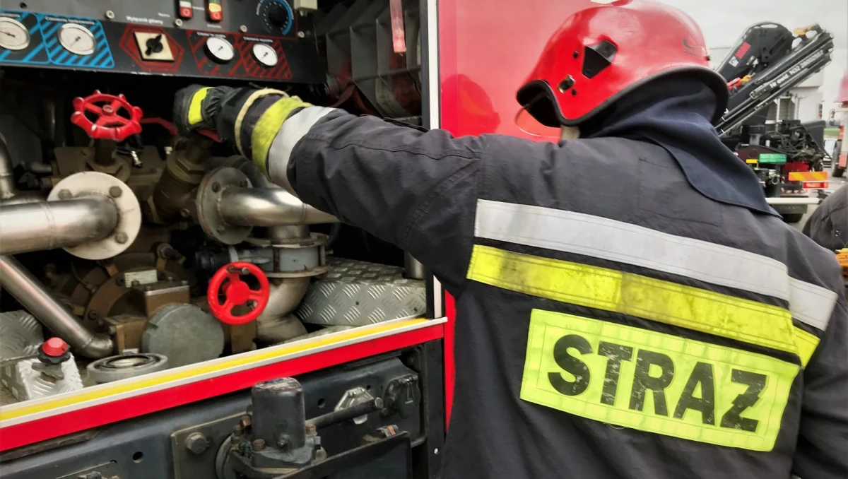 Dziewięć osób trafiło do szpitala po podtruciu oparami podczas wylewania posadzki w jednej z firm w Białymstoku - poinformowała straż pożarna. Jak podaje policja, z miejsca ewakuowano blisko 200 osób.