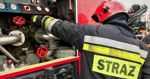 Dziewięć osób trafiło do szpitala po podtruciu oparami podczas wylewania posadzki w jednej z firm w Białymstoku - poinformowała straż pożarna. Jak podaje policja, z miejsca ewakuowano blisko 200 osób.