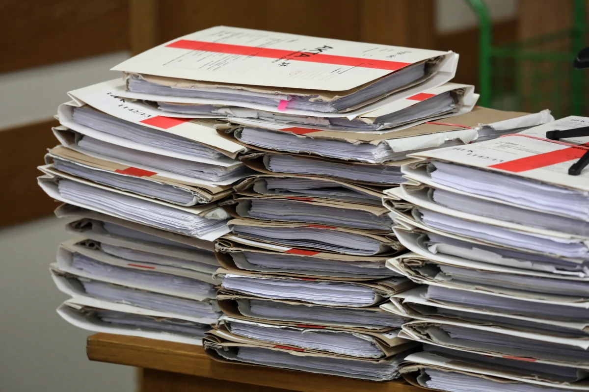 Prokuratura powinna prowadzić dochodzenie ws. spotu wyborczego PiS o uchodźcach - zdecydował warszawski sąd rejonowy. Tym samym sąd uwzględnił zażalenia Rzecznika Praw Obywatelskich i Stowarzyszenia Interwencji Prawnej na decyzję prokuratora, który odmówił rozpoczęcia dochodzenia w tej sprawie.