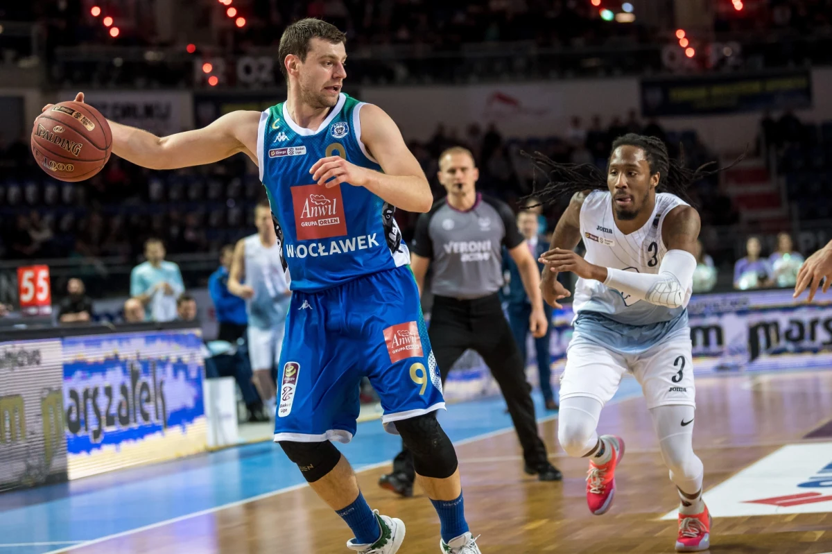 "O mentalne przygotowanie dba trener Mike Taylor i cały sztab. My też wiemy, o co gramy" – mówi rozgrywający kadry koszykarzy Kamil Łączyński. Polacy szykują się do dwóch decydujących meczów eliminacji Mistrzostw Świata. Jedno zwycięstwo da nam awans na turniej po ponad 50 latach. Łączyński do gry wrócił niedawno po kontuzji. "Jeśli dostanę jakieś minuty, a o nie będzie na pewno trudno, to postaram się je wykorzystać jak najlepiej z korzyścią dla siebie i dla zespołu” – zapowiada koszykarz Anwilu Włocławek.