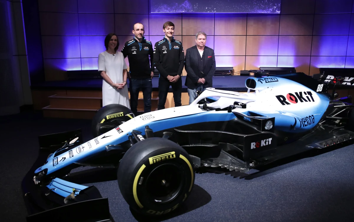 Bolid teamu Williams, którego kierowcą w tym sezonie mistrzostw świata Formuły 1 jest Robert Kubica, około godziny czwartej rano dotarł do Barcelony. W stolicy Katalonii odbywają się oficjalne testy. Wiele wskazuje na to, że bolid na tor wyjedzie dopiero w środę po południu.