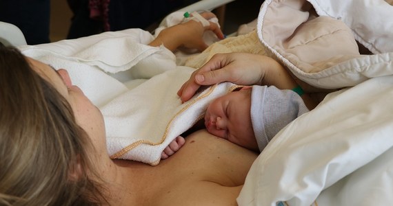 Co trzecia położna z Uniwersyteckiego Szpitala Klinicznego w Białymstoku przebywa na zwolnieniu lekarskim. Placówka w dalszym ciągu wstrzymuje przyjęcia nowych pacjentek na porodówkę.