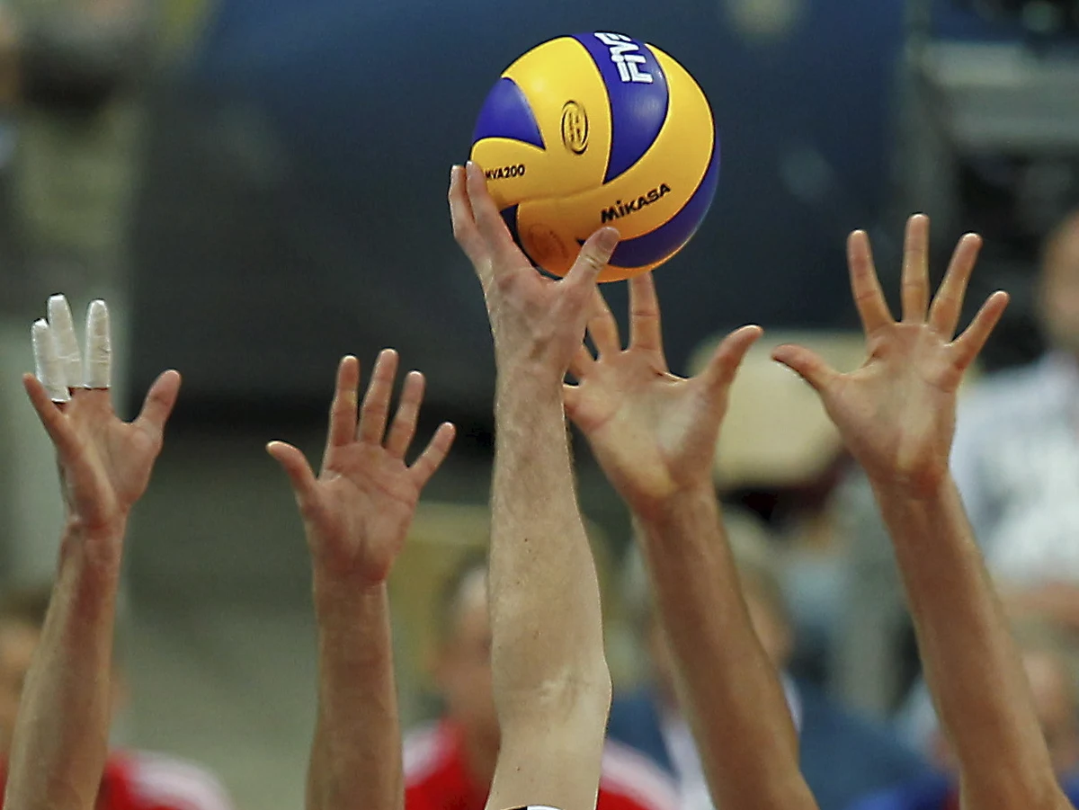 Tomasz D., syn znanego komentatora sportowego i brat dwukrotnego mistrza świata w siatkówce, usłyszał prokuratorskie zarzuty. Były kierownik ZAKSY Kędzierzyn-Koźle miał przywłaszczyć sobie z kont zawodników ponad milion złotych. Mężczyzna przyznał się do winy. 