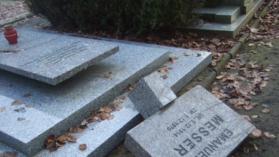 Ktoś uszkodził kilkanaście nagrobków na Cmentarzu Centralnym w Szczecinie
